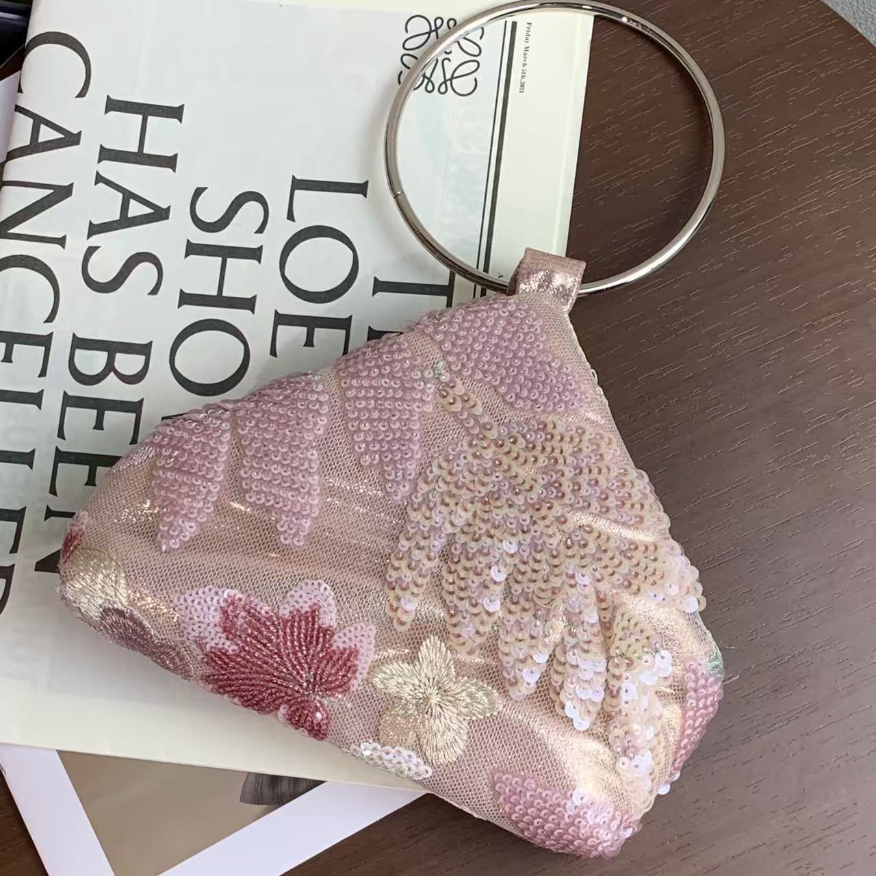 Розовая вечерняя сумка с цвето – обзор и цена Embroidery Ring