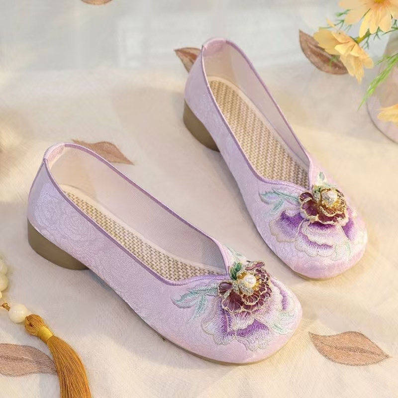 Женские туфли на низком каблук – обзор и цена Embroidery Fabric