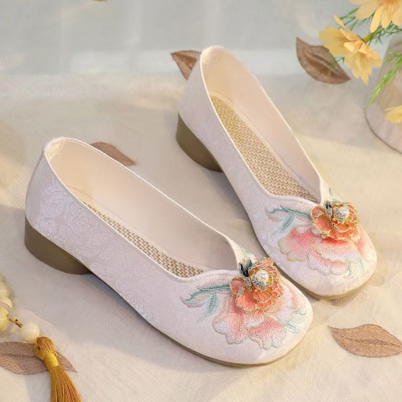 Женские туфли на низком каблук – обзор и цена Embroidery Fabric